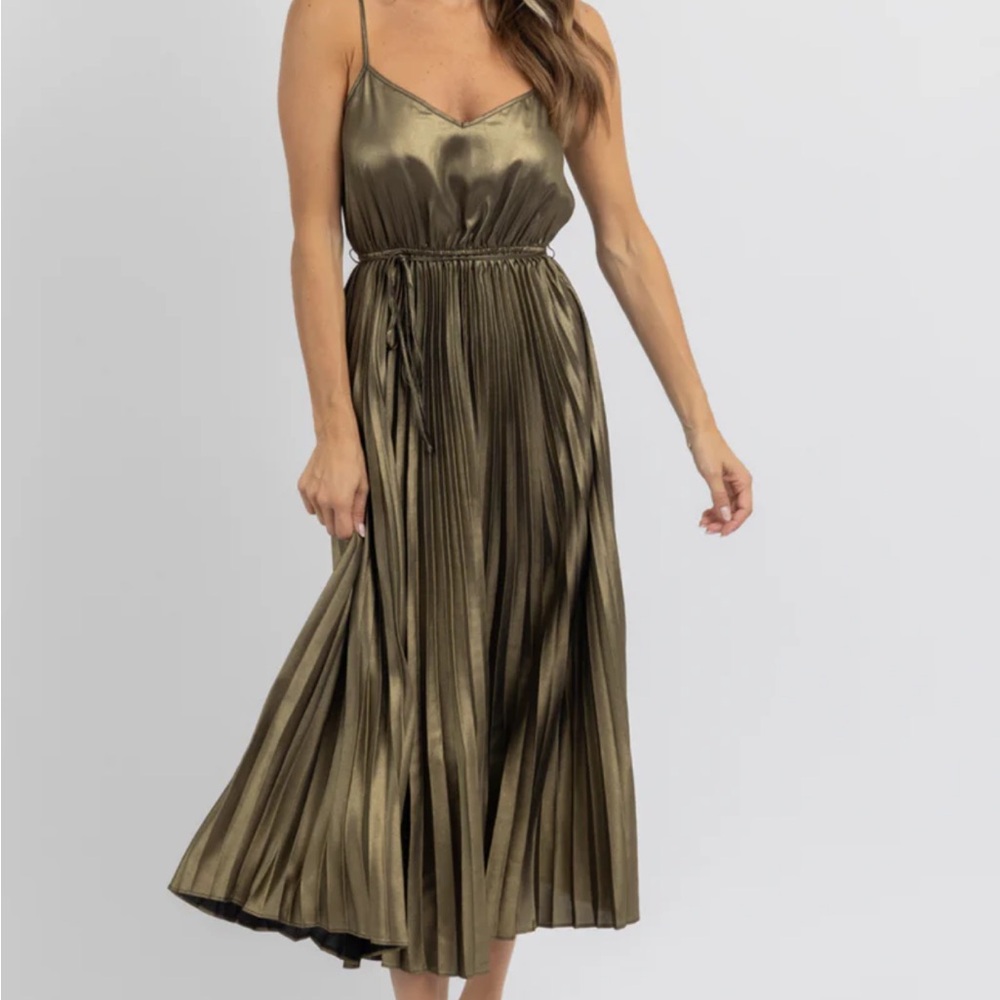 Elegant Gold Midi Dress